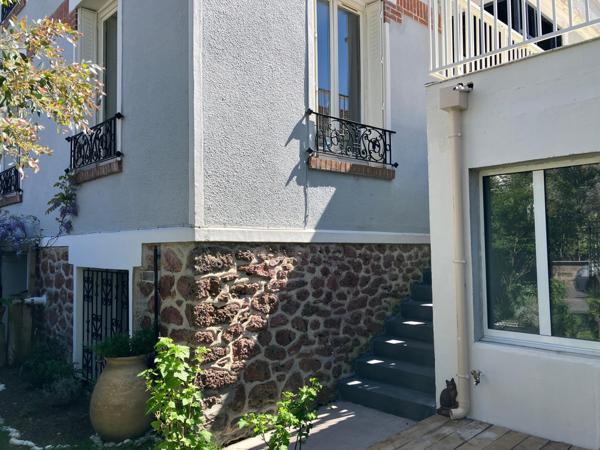 Rue calme, soleil, jardin, terrasse et dépendance