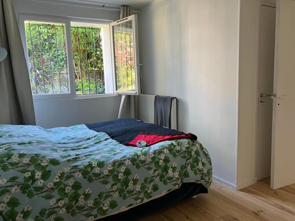 Rue calme, soleil, jardin, terrasse et dépendance