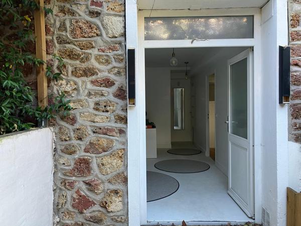Rue calme, soleil, jardin, terrasse et dépendance