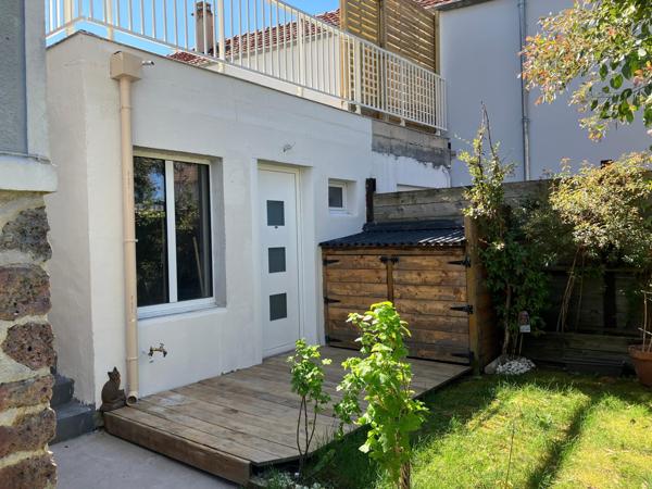 Rue calme, soleil, jardin, terrasse et dépendance