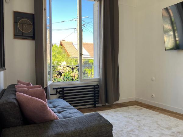 Rue calme, soleil, jardin, terrasse et dépendance