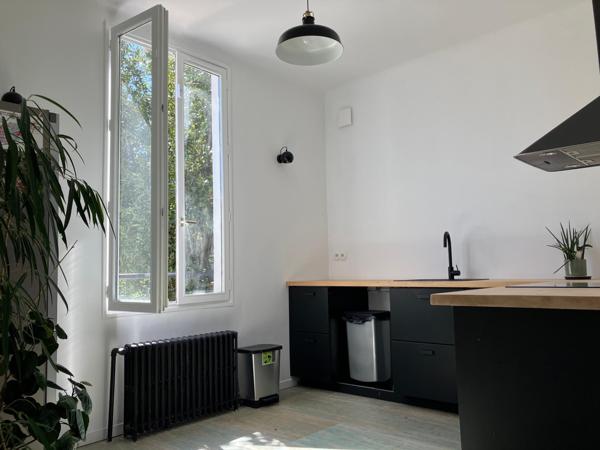 Rue calme, soleil, jardin, terrasse et dépendance