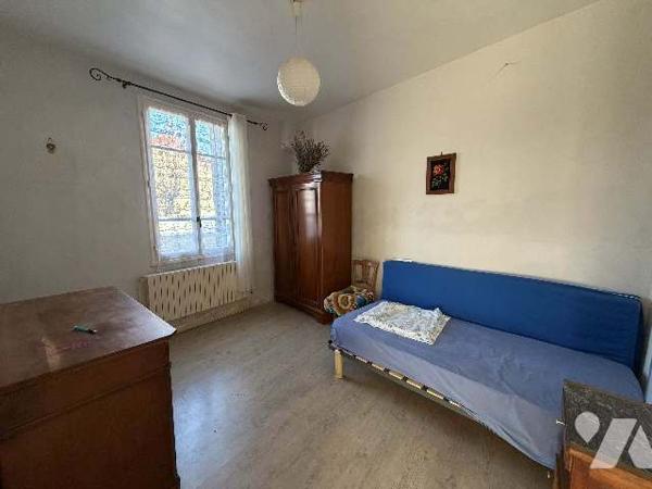 Dans un quartier calme de Valence jolie petite maison très ensoleillée.