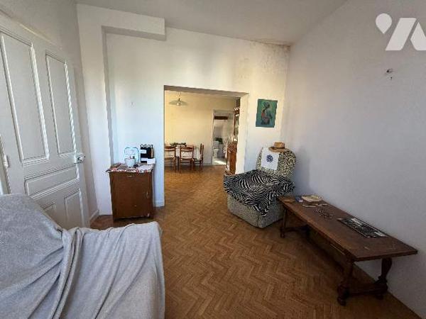 Dans un quartier calme de Valence jolie petite maison très ensoleillée.
