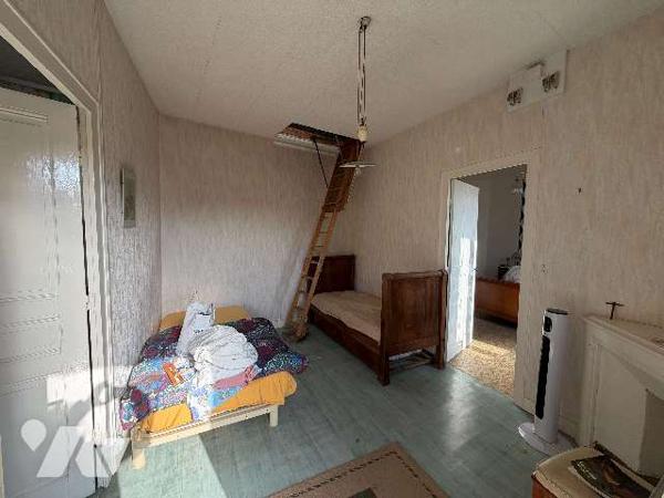 Dans un quartier calme de Valence jolie petite maison très ensoleillée.