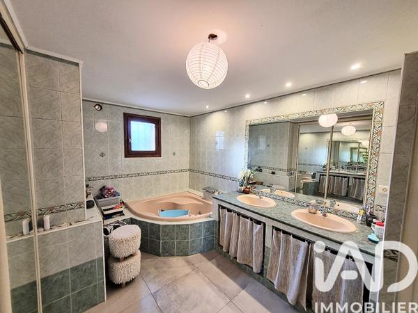 Maison à vendre 4 pièces 180 m² Arles