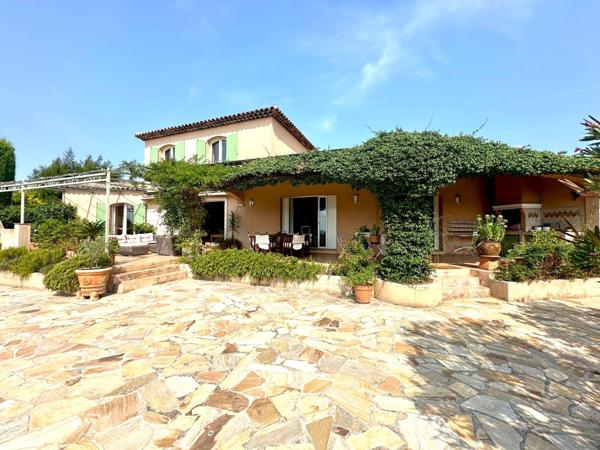 SUPERBE VILLA NEO PROVENCALE AVEC PISCINE CHAUFFEE , GARAGE ET CAVE