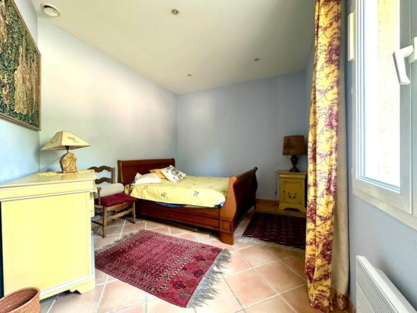 SUPERBE VILLA NEO PROVENCALE AVEC PISCINE CHAUFFEE , GARAGE ET CAVE