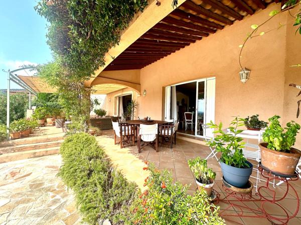 SUPERBE VILLA NEO PROVENCALE AVEC PISCINE CHAUFFEE , GARAGE ET CAVE