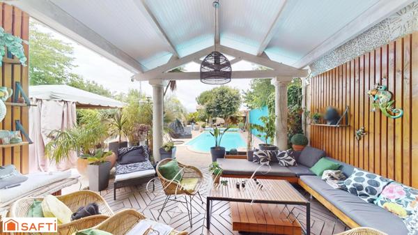 Maison en pierre avec piscine et parc paysager