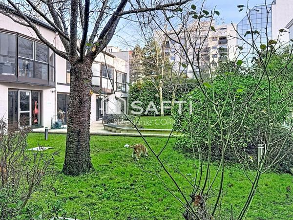 RARE - 2 PIECES RENOVE AVEC TERRASSE SUR BEAU JARDIN - CALME ABSOLU
