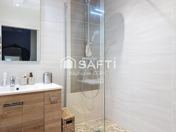 RARE - 2 PIECES RENOVE AVEC TERRASSE SUR BEAU JARDIN - CALME ABSOLU