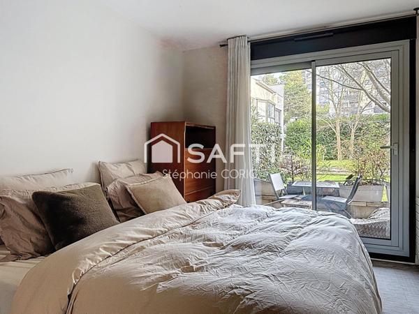 RARE - 2 PIECES RENOVE AVEC TERRASSE SUR BEAU JARDIN - CALME ABSOLU