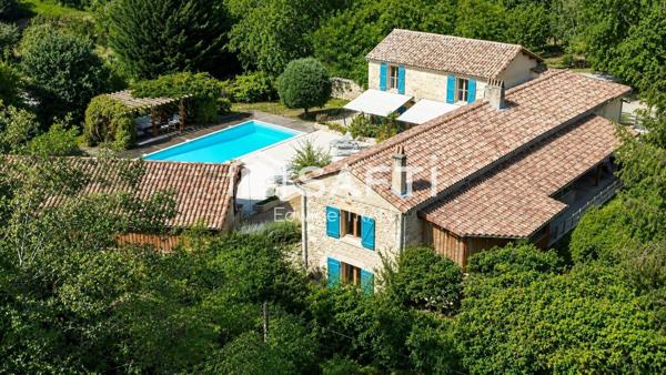 Charme, prête à vivre avec piscine et studios