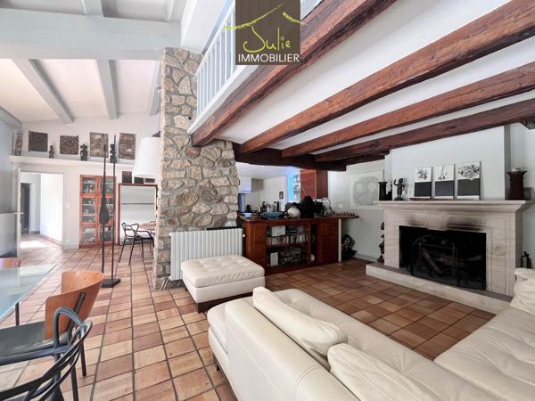 Superbe Maison d'architecte dans un parc arboré soigneusement préservé !