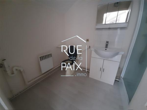 86140 LENCLOITRE Appartement au coeur de Lencloître