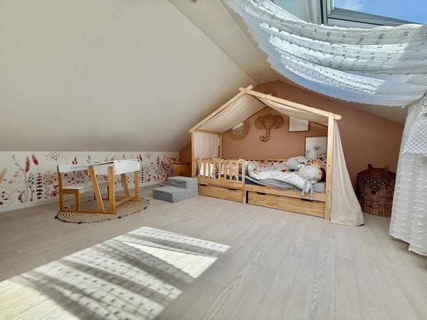 MAISON T5 TRAVERSANTE – 120 m² HABITABLES – PARCELLE 1650 m² AVEC PISCINE et dépendance