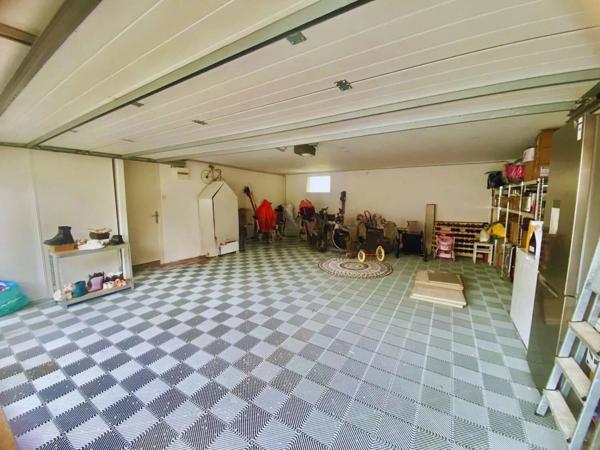 MAISON T5 TRAVERSANTE – 120 m² HABITABLES – PARCELLE 1650 m² AVEC PISCINE et dépendance