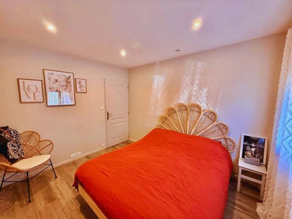 MAISON T5 TRAVERSANTE – 120 m² HABITABLES – PARCELLE 1650 m² AVEC PISCINE et dépendance