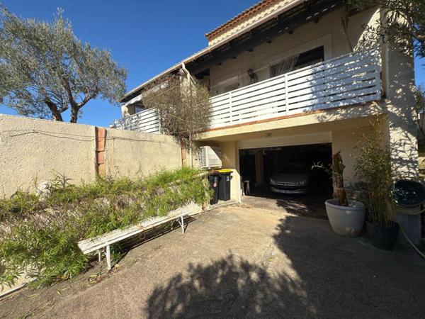 Villa avec appartement et garage à Vias