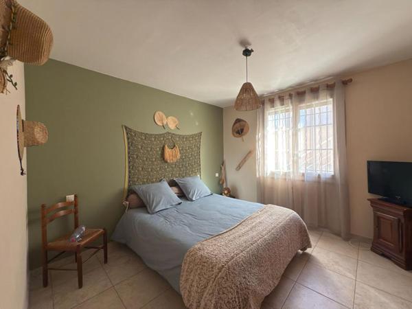 Villa avec appartement et garage à Vias