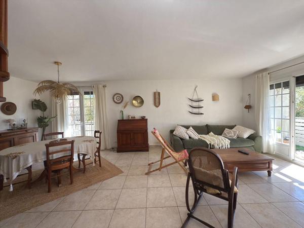 Villa avec appartement et garage à Vias