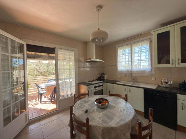 Villa avec appartement et garage à Vias