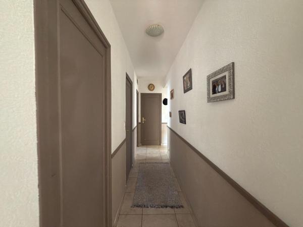 Villa avec appartement et garage à Vias