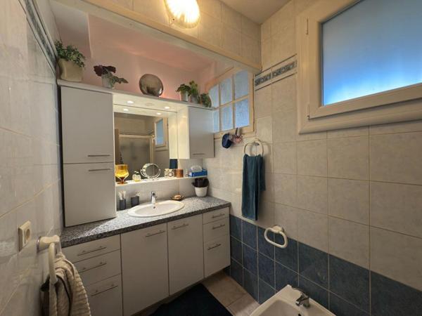 Villa avec appartement et garage à Vias