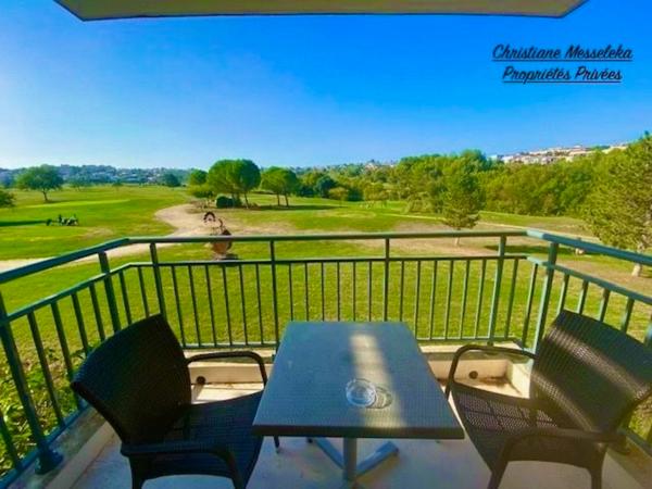 Grand Studio Sans bail commercial  avec terrasse vue GOLF