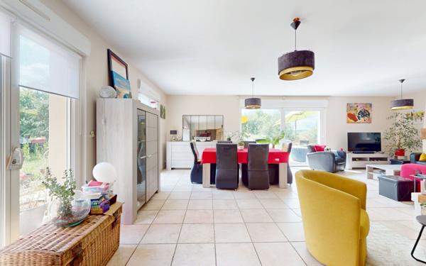 Maison à vendre    5 pièces •  Mance