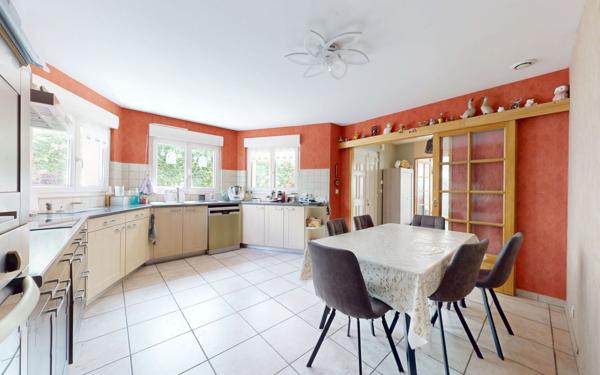 Maison à vendre    5 pièces •  Mance