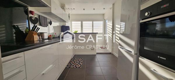 Centre ville : Appartement rénové avec 3 chambres + garage + cave + parking.