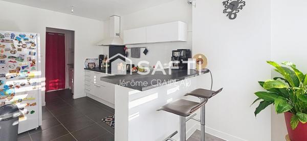 Centre ville : Appartement rénové avec 3 chambres + garage + cave + parking.