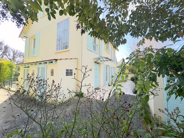 Maison Saint Maur Des Fosses 9 pièce(s) 215 m2