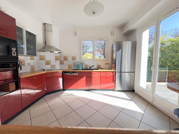 Maison Saint Maur Des Fosses 9 pièce(s) 215 m2