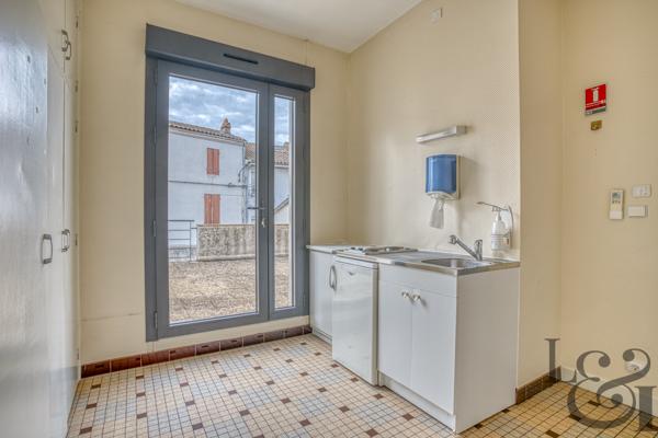 A vendre local commercial rénové à Sainte-Livrade-sur-Lot