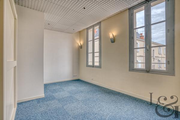 A vendre local commercial rénové à Sainte-Livrade-sur-Lot