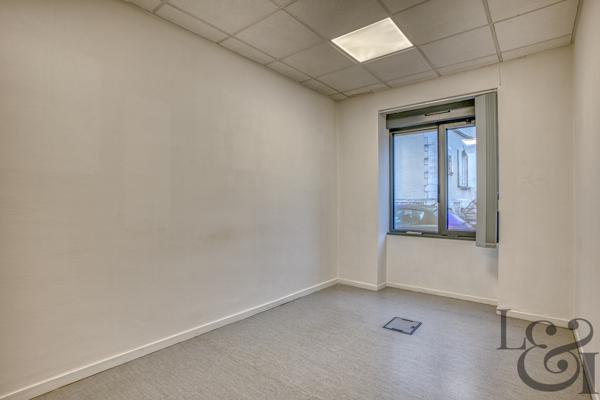 A vendre local commercial rénové à Sainte-Livrade-sur-Lot