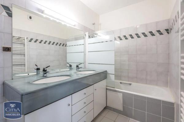 Appartement à louer 3 pièces 98.21m²