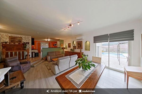 Villa familiale 155 m² avec piscine, 5 chambres et terrain 1 000 m² aux portes de Carcassonne