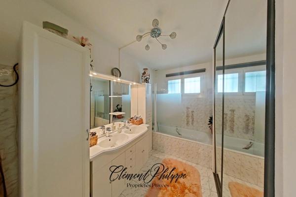 Villa familiale 155 m² avec piscine, 5 chambres et terrain 1 000 m² aux portes de Carcassonne
