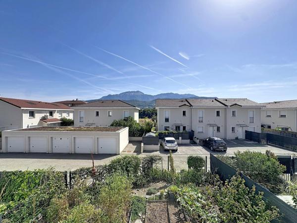 Voiron Criel-Champfeuillet, maison avec jardin, place de parking privative et vue montagnes