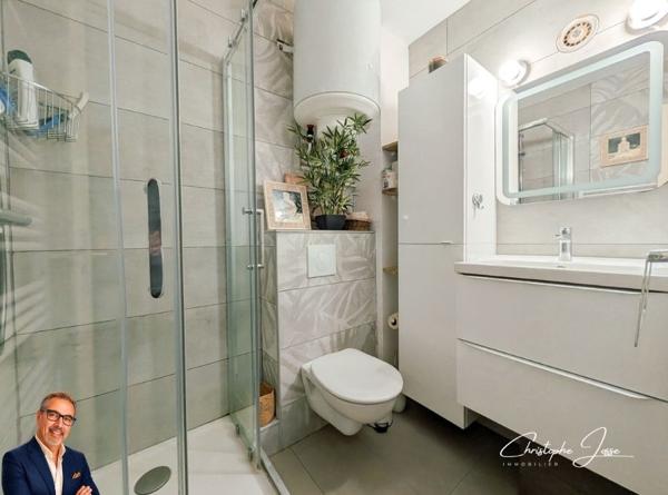 T2 vue mer avec loggia, accès direct plage et parking privé