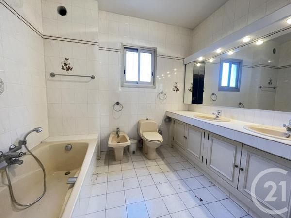 Maison à vendre  5 pièces - 165 m2 ST LAURENT DU VAR - 06