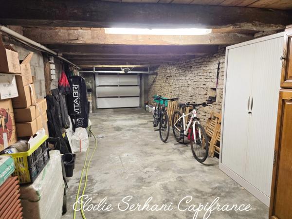 Maison de caractère T7 de 174m2 + grange à Desandans