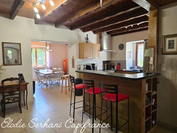 Maison de caractère T7 de 174m2 + grange à Desandans