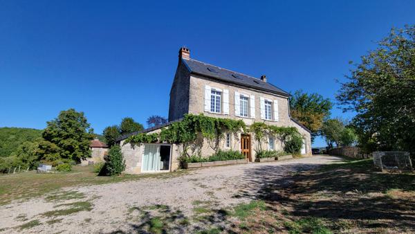 Propriété de caractère avec gîte et dépendances - Entre Villeneuve et Villefranche St rémy