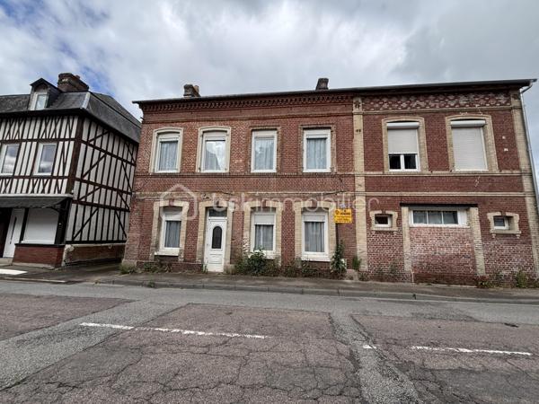 Maison familiale de 148 m² avec jardin, véranda, garage de 80 m² et fort potentiel – Brionne

Située au cœur de Brionne, cette maison de caractère de 148 m² Loi Carrez offre de beaux volumes et de nombreuses possibilités d’aménagement.

Dès l’entrée, vous découvrirez une habitation familiale comprenant 4 chambres, idéale pour accueillir une famille, ainsi que 2 salles d’eau et 2 WC pour un confort optimal au quotidien.

Vous profiterez également d’une agréable véranda lumineuse, véritable pièce de vie supplémentaire ouverte sur le jardin, ainsi que d’une pergola d’été permettant de profiter pleinement des beaux jours.

À l’extérieur, un jardin clos de 367 m² complète l’ensemble et offre un espace verdoyant à aménager selon vos envies.

Les amateurs d’espace et de projets seront séduits par le vaste garage de 80 m², bénéficiant d’un étage aménageable offrant un potentiel supplémentaire pour la création d’un atelier, d’un logement indépendant, d’un espace de stockage ou d’une activité professionnelle.

Une cave à vin vient parfaire les prestations de cette propriété.

Les atouts :

✔ 148 m² habitables
✔ 4 chambres
✔ 2 salles d’eau
✔ 2 WC
✔ Véranda lumineuse
✔ Pergola d’été
✔ Jardin de 367 m²
✔ Garage de 80 m² avec étage aménageable
✔ Cave à vin
✔ Fort potentiel d’évolution

Une belle opportunité pour une famille, un artisan ou un investisseur à la recherche d’un bien offrant volume, dépendances et potentiel d’aménagement.

À découvrir sans tarder !
DPE : D
GES : C