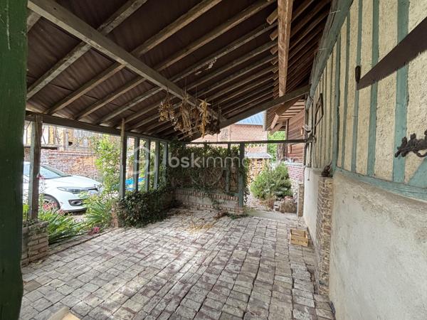 Maison familiale de 148 m² avec jardin, véranda, garage de 80 m² et fort potentiel – Brionne

Située au cœur de Brionne, cette maison de caractère de 148 m² Loi Carrez offre de beaux volumes et de nombreuses possibilités d’aménagement.

Dès l’entrée, vous découvrirez une habitation familiale comprenant 4 chambres, idéale pour accueillir une famille, ainsi que 2 salles d’eau et 2 WC pour un confort optimal au quotidien.

Vous profiterez également d’une agréable véranda lumineuse, véritable pièce de vie supplémentaire ouverte sur le jardin, ainsi que d’une pergola d’été permettant de profiter pleinement des beaux jours.

À l’extérieur, un jardin clos de 367 m² complète l’ensemble et offre un espace verdoyant à aménager selon vos envies.

Les amateurs d’espace et de projets seront séduits par le vaste garage de 80 m², bénéficiant d’un étage aménageable offrant un potentiel supplémentaire pour la création d’un atelier, d’un logement indépendant, d’un espace de stockage ou d’une activité professionnelle.

Une cave à vin vient parfaire les prestations de cette propriété.

Les atouts :

✔ 148 m² habitables
✔ 4 chambres
✔ 2 salles d’eau
✔ 2 WC
✔ Véranda lumineuse
✔ Pergola d’été
✔ Jardin de 367 m²
✔ Garage de 80 m² avec étage aménageable
✔ Cave à vin
✔ Fort potentiel d’évolution

Une belle opportunité pour une famille, un artisan ou un investisseur à la recherche d’un bien offrant volume, dépendances et potentiel d’aménagement.

À découvrir sans tarder !
DPE : D
GES : C